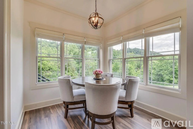 Source URL: https://prod-avail.s3.amazonaws.com/public_images/41508172/listing/Shady_27.jpg