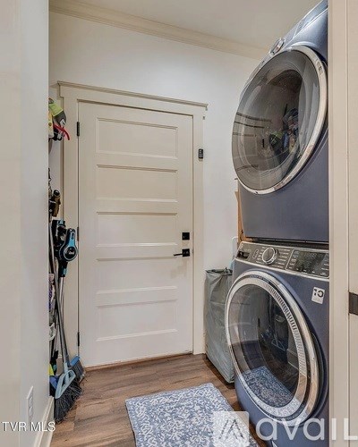 Source URL: https://prod-avail.s3.amazonaws.com/public_images/41507791/listing/Shady_13.jpg