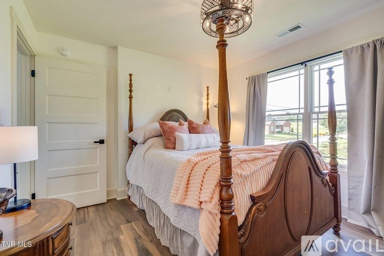 Source URL: https://prod-avail.s3.amazonaws.com/public_images/41507894/listing/Shady_15.jpg