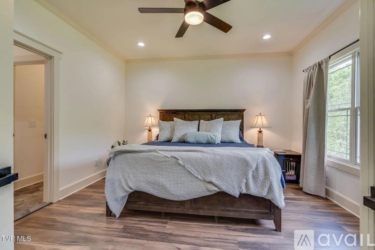 Source URL: https://prod-avail.s3.amazonaws.com/public_images/41507987/listing/Shady_18.jpg