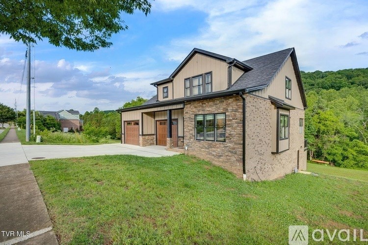 Source URL: https://prod-avail.s3.amazonaws.com/public_images/41507496/listing/Shady_3.jpg