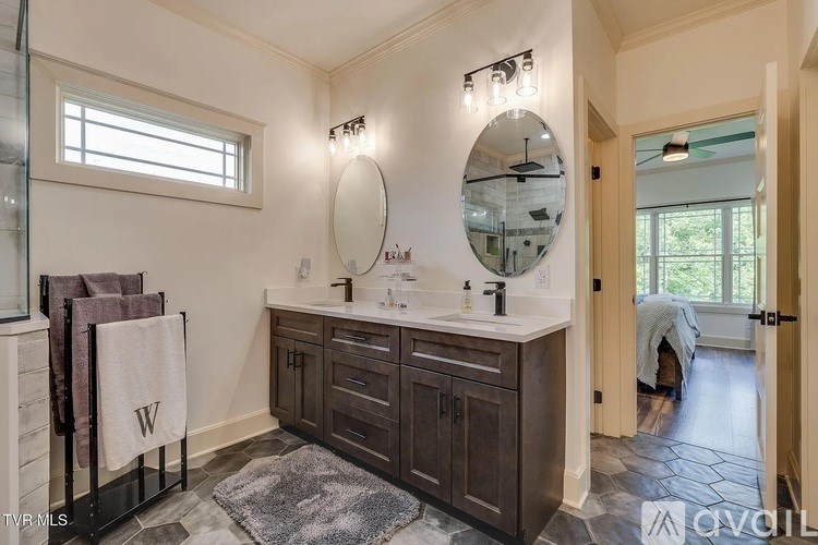 Source URL: https://prod-avail.s3.amazonaws.com/public_images/41508014/listing/Shady_19.jpg