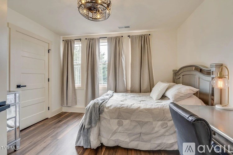 Source URL: https://prod-avail.s3.amazonaws.com/public_images/41508055/listing/Shady_22.jpg