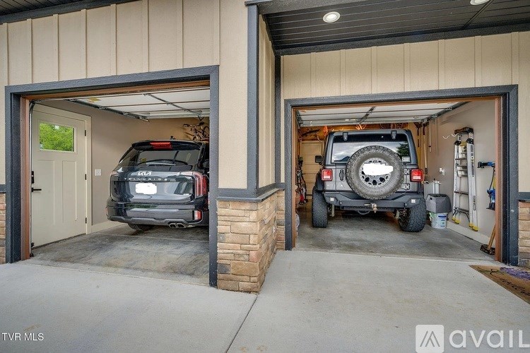 Source URL: https://prod-avail.s3.amazonaws.com/public_images/41508123/listing/Shady_26.jpg