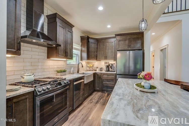 Source URL: https://prod-avail.s3.amazonaws.com/public_images/41508300/listing/Shady_29.jpg