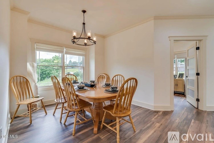 Source URL: https://prod-avail.s3.amazonaws.com/public_images/41508319/listing/Shady_30.jpg