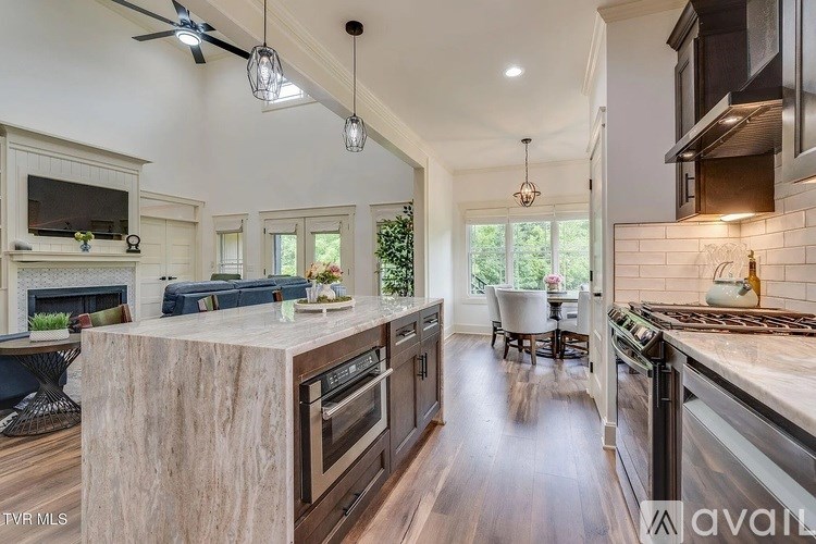 Source URL: https://prod-avail.s3.amazonaws.com/public_images/41508361/listing/Shady_32.jpg