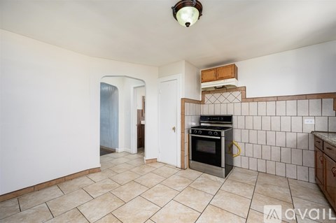 Source URL: https://prod-avail.s3.amazonaws.com/public_images/30005307/listing/08-kitchen3.jpg