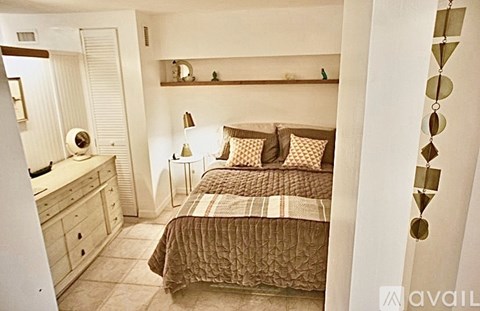 Source URL: https://prod-avail.s3.amazonaws.com/public_images/30412322/listing/274DC2D5-8A1F-4CB1-B7CE-59B39411C050_1_201_a.jpeg