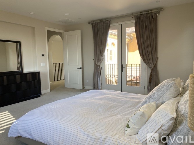 Source URL: https://prod-avail.s3.amazonaws.com/public_images/31405662/listing/IMG_1565.JPG