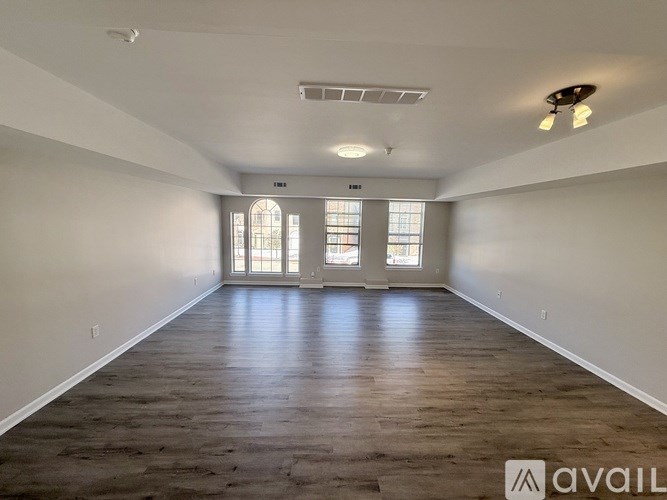 Source URL: https://prod-avail.s3.amazonaws.com/public_images/41519611/listing/50192331-AC20-458A-BD32-C8150FD4EE72.jpeg