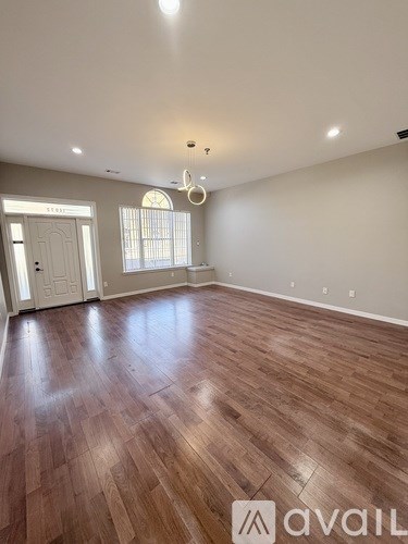 Source URL: https://prod-avail.s3.amazonaws.com/public_images/41519612/listing/D3BBD61E-F4E5-4994-BA40-0AA3C5991BF1.jpeg