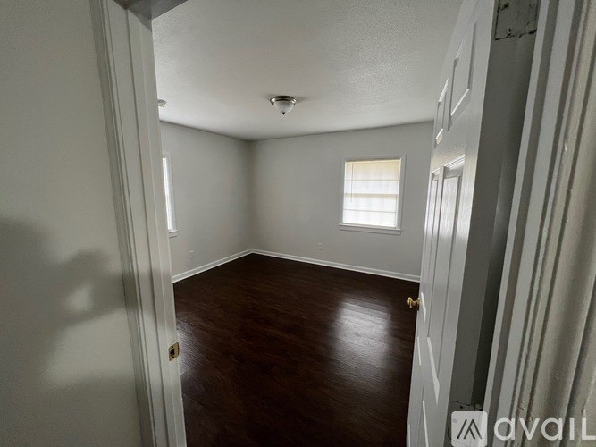 Source URL: https://prod-avail.s3.amazonaws.com/public_images/32736226/listing/Horn_Road_bedroom1.jpeg