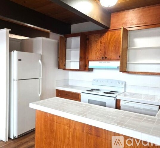 Source URL: https://prod-avail.s3.amazonaws.com/public_images/41519822/listing/66th3fa.jpg