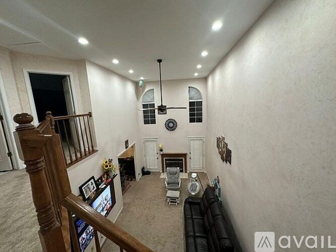 Source URL: https://prod-avail.s3.amazonaws.com/public_images/41515771/listing/5dd08d605618eb66308ca4050c3db670-cc_ft_576.jpg