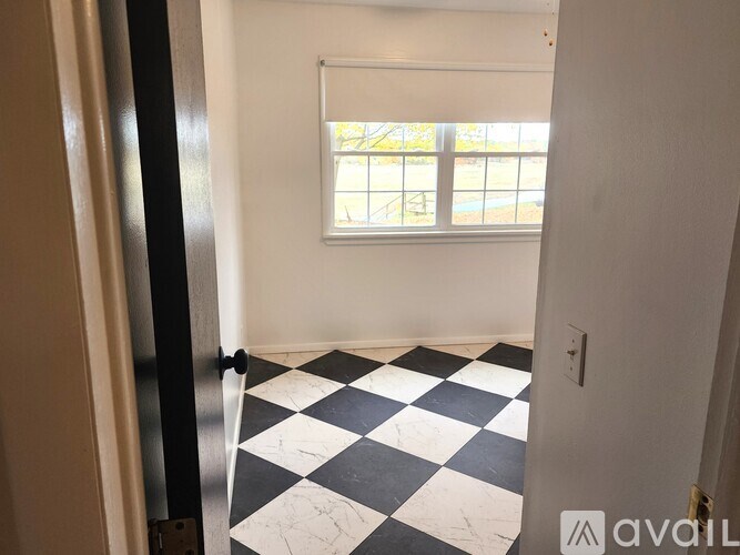 Source URL: https://prod-avail.s3.amazonaws.com/public_images/41519307/listing/17._Bed_I.jpg