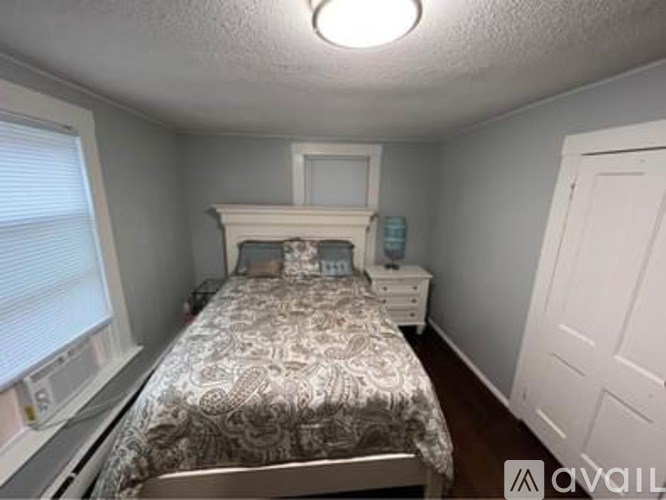 Source URL: https://prod-avail.s3.amazonaws.com/public_images/37110795/listing/IMG_7310.jpeg