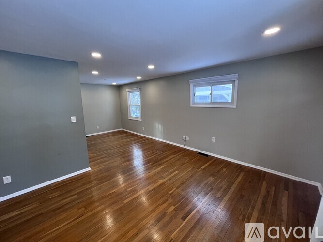 Source URL: https://prod-avail.s3.amazonaws.com/public_images/39647586/listing/IMG_5620.jpeg