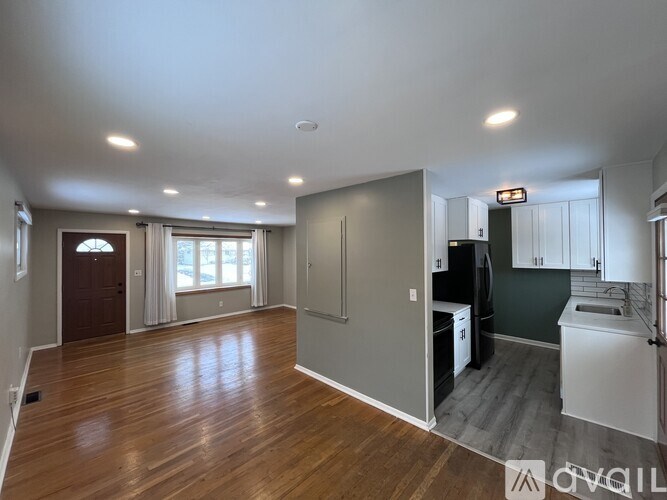 Source URL: https://prod-avail.s3.amazonaws.com/public_images/39647585/listing/IMG_5619.jpeg