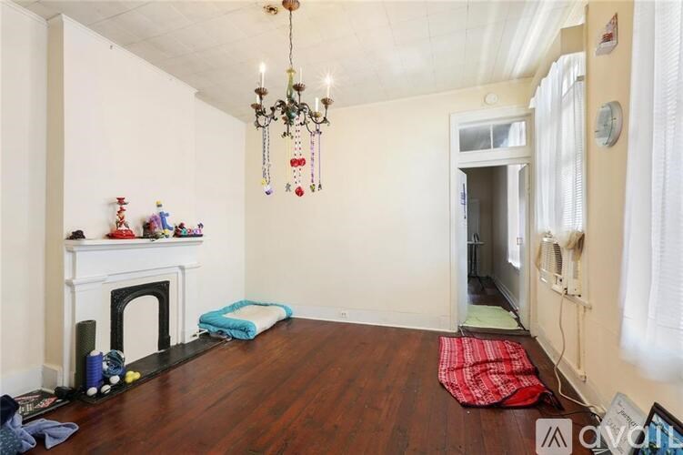 Source URL: https://prod-avail.s3.amazonaws.com/public_images/39848648/listing/living_room_2.jpg