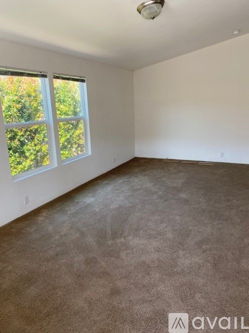 Source URL: https://prod-avail.s3.amazonaws.com/public_images/40207158/listing/2.jpg