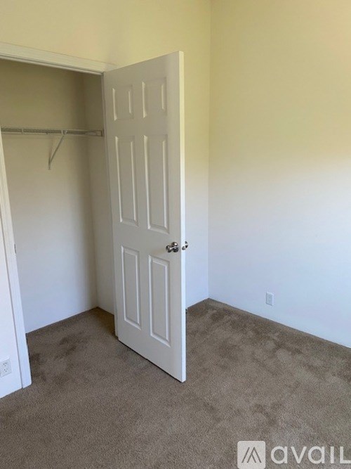 Source URL: https://prod-avail.s3.amazonaws.com/public_images/40207163/listing/5.jpg