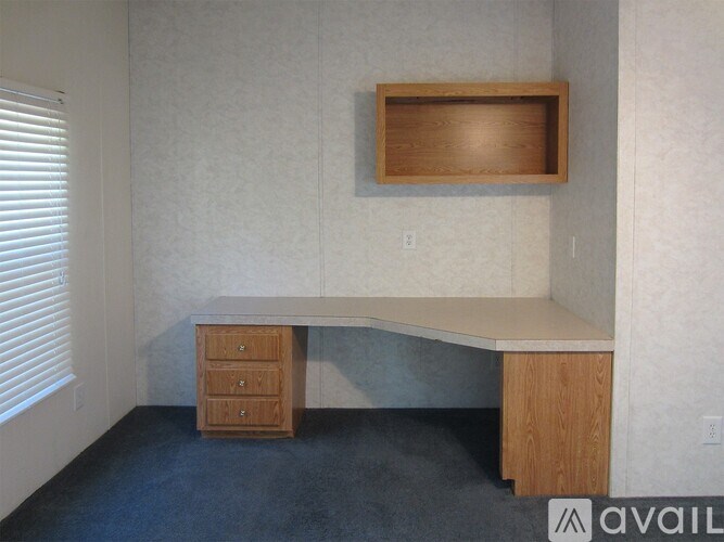 Source URL: https://prod-avail.s3.amazonaws.com/public_images/41507775/listing/desk_in_large_bed_or_ofice.jpg