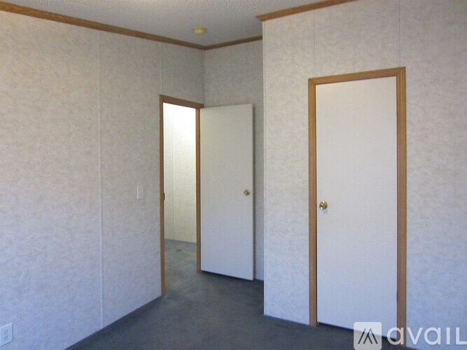 Source URL: https://prod-avail.s3.amazonaws.com/public_images/41507790/listing/bed_rooom_1.jpg