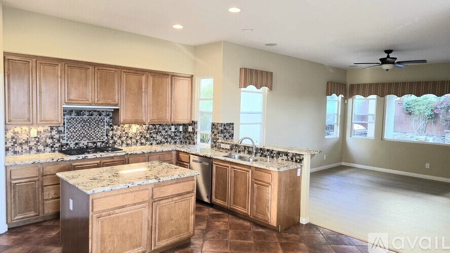 Source URL: https://prod-avail.s3.amazonaws.com/public_images/41516294/listing/KIT_2.jpeg