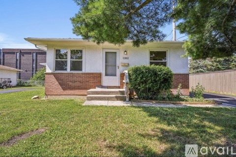 Source URL: https://prod-avail.s3.amazonaws.com/public_images/41475972/listing/IMG_7716_(3).jpg