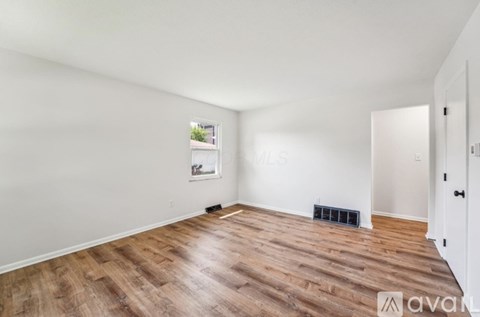 Source URL: https://prod-avail.s3.amazonaws.com/public_images/41475981/listing/IMG_7721_(3).jpg