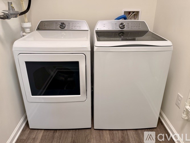 Source URL: https://prod-avail.s3.amazonaws.com/public_images/41519258/listing/IMG_7632.jpeg