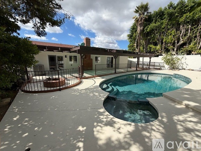 Source URL: https://prod-avail.s3.amazonaws.com/public_images/41518884/listing/IMG_0125.jpg