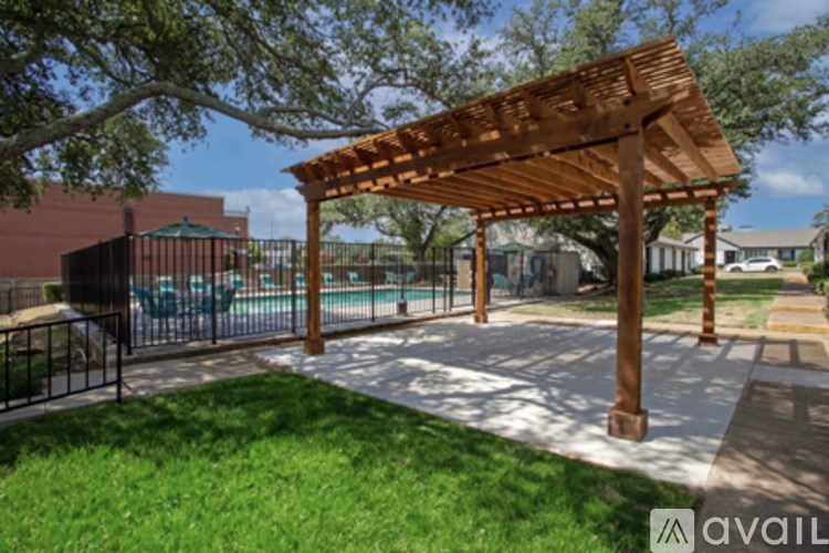 Source URL: https://prod-avail.s3.amazonaws.com/public_images/41501951/listing/Towne-Oaks_43.jpg