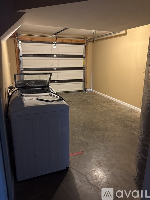 Source URL: https://prod-avail.s3.amazonaws.com/public_images/41514182/listing/78105156834__684D8FB2-9212-4E44-8F45-ACBC50601579.jpeg