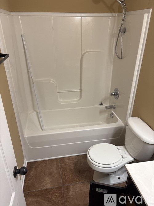 Source URL: https://prod-avail.s3.amazonaws.com/public_images/41514179/listing/78105149469__76FC3BDE-2EC4-48CA-8361-2E3A84200FFF.jpeg