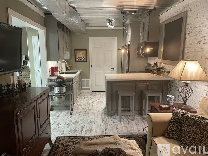 Source URL: https://prod-avail.s3.amazonaws.com/public_images/41512973/listing/IMG_5432.JPG