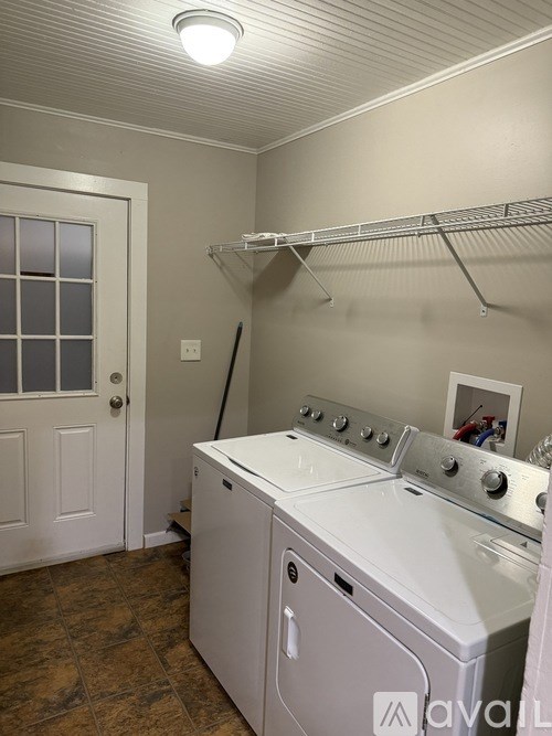 Source URL: https://prod-avail.s3.amazonaws.com/public_images/41512575/listing/194A2A13-DE60-47B3-BB07-0434950409EC.jpeg