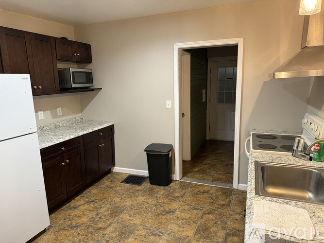 Source URL: https://prod-avail.s3.amazonaws.com/public_images/41512580/listing/IMG_2418.JPG