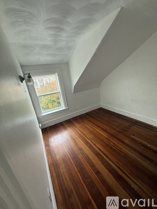 Source URL: https://prod-avail.s3.amazonaws.com/public_images/41511115/listing/IMG_5004.jpeg