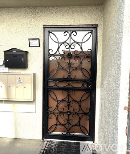 Source URL: https://prod-avail.s3.amazonaws.com/public_images/41510159/listing/Unit__5_Front_Door.jpg