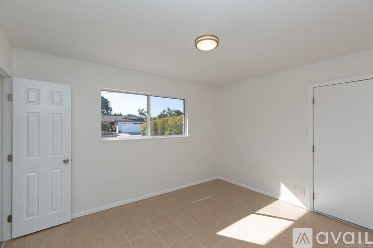 A room with a large window and a view of the outdoors.
