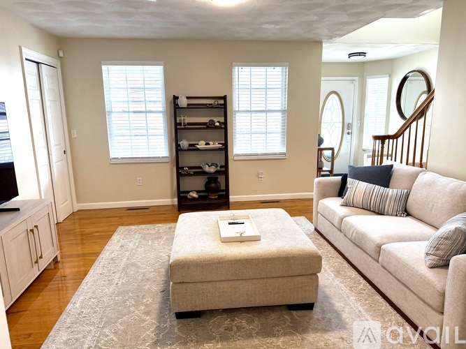 60 Mumford Road 4 Beds Single Family Home for Rent - Photo gallery 1