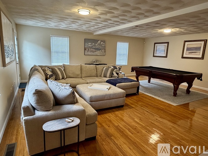 60 Mumford Road 4 Beds Single Family Home for Rent - Photo gallery 3