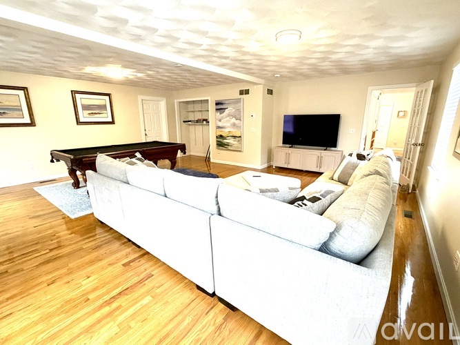 60 Mumford Road 4 Beds Single Family Home for Rent - Photo gallery 4