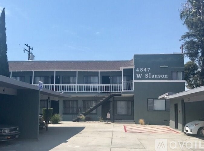 A building with the number 4847 and the name W Stauson on it.