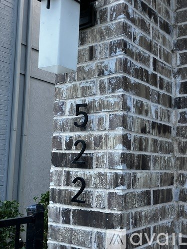 A brick wall with the numbers 522 written on it.