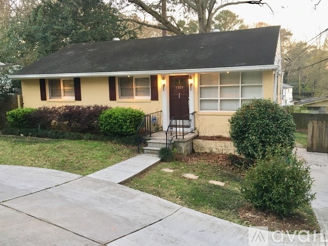 A house with a front yard and a driveway.