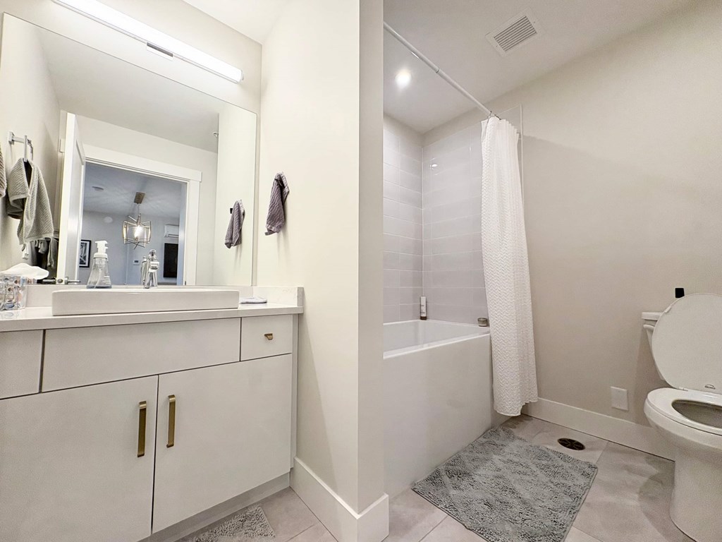 409 - 45757 Watson Road 2 Beds House for Rent - Photo Gallery 3