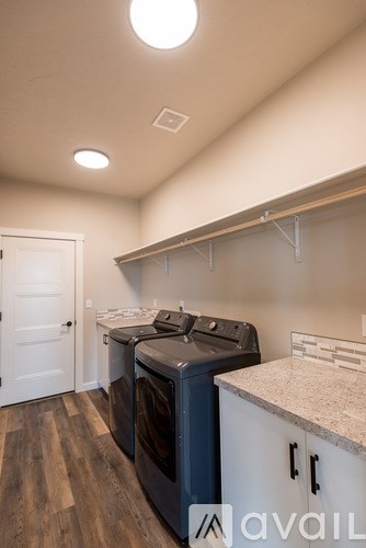 A kitchen with a dishwasher and a washing machine.